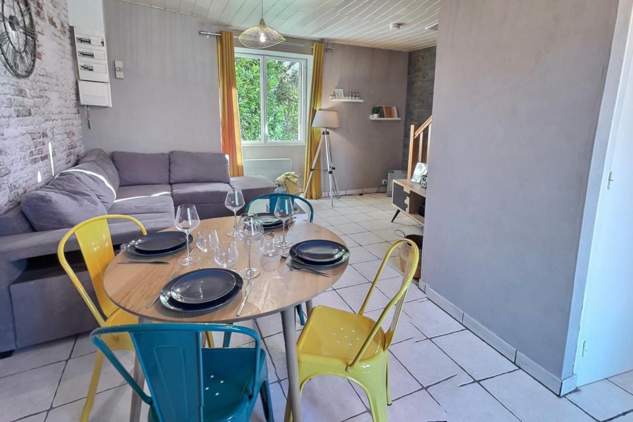 Gites De La Bonaudrie Combrand Exterior photo